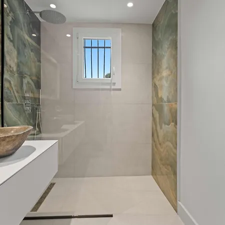 Luxueuse L'olivier 4 Jacuzzi *