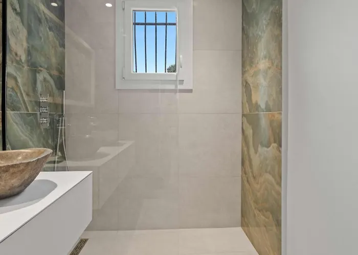 Luxueuse L'olivier 4 Jacuzzi *